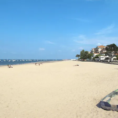 Les Pieds Dans L'eau-2 By Interhome *